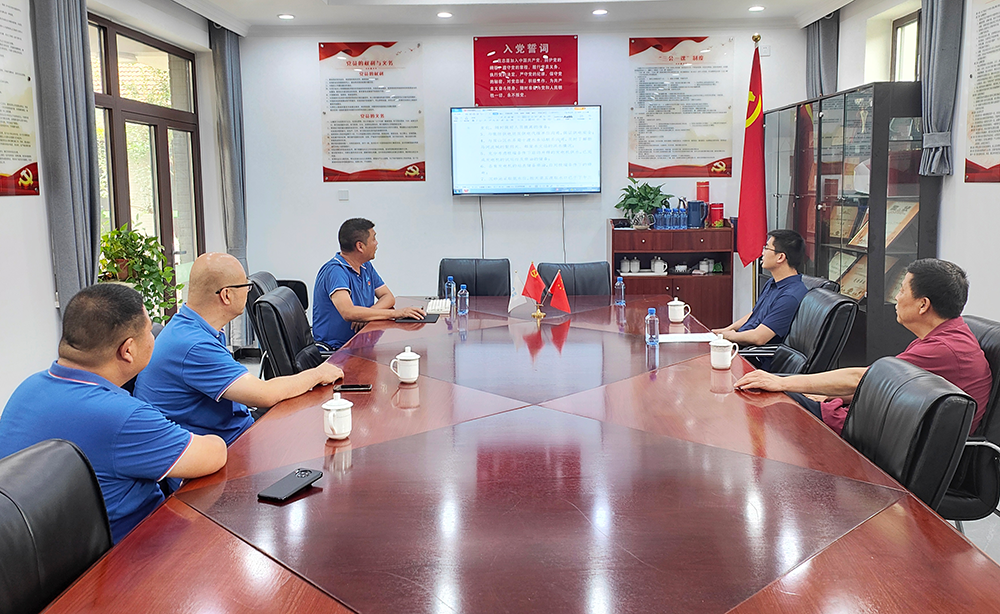 闻汛而动 向雨而行 AOC中国官方网站领导“向前一步”驻守防汛第一线