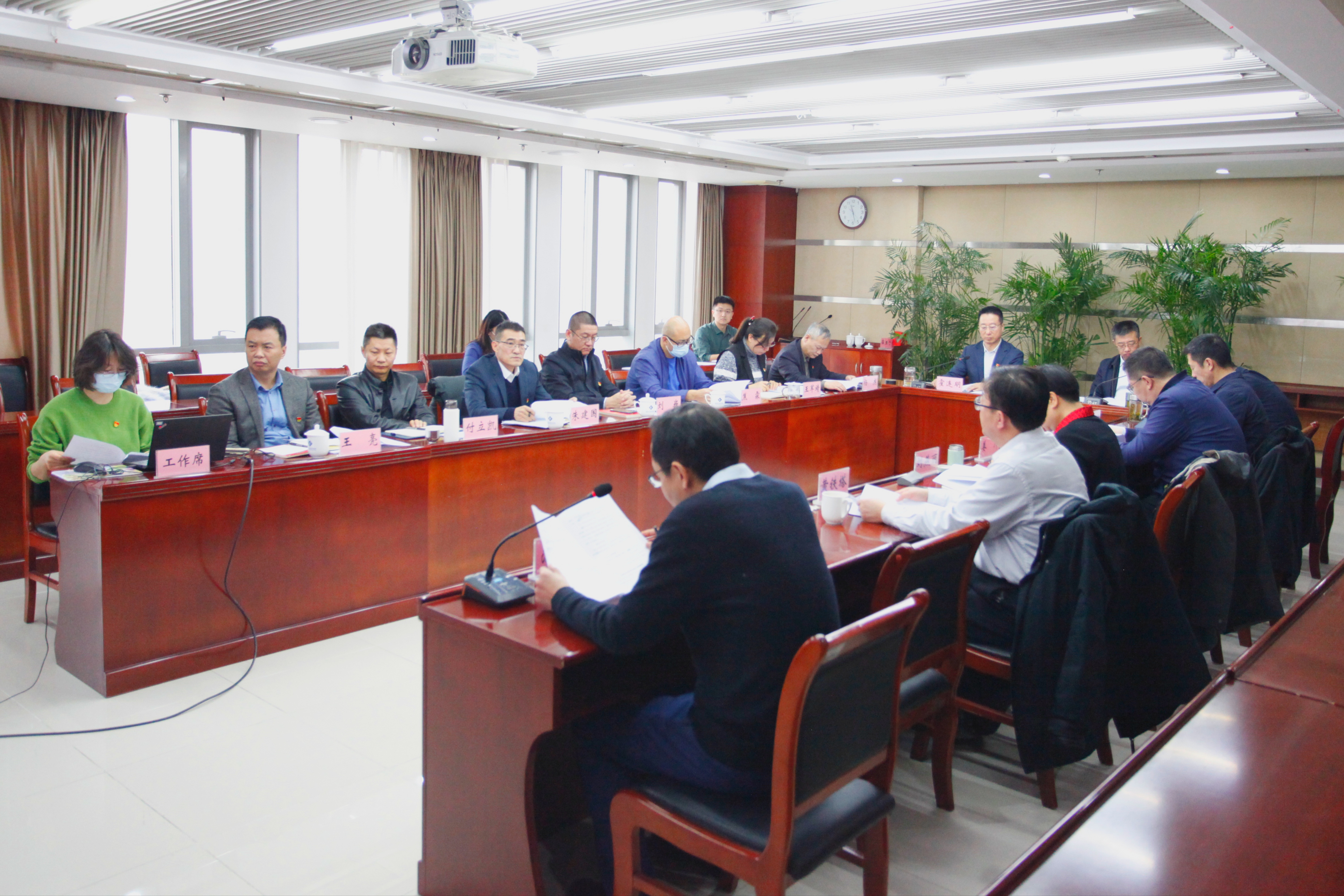 AOC中国官方网站党委召开<br>2023年度党组织书记抓基层党建<br>现场述职评议会
